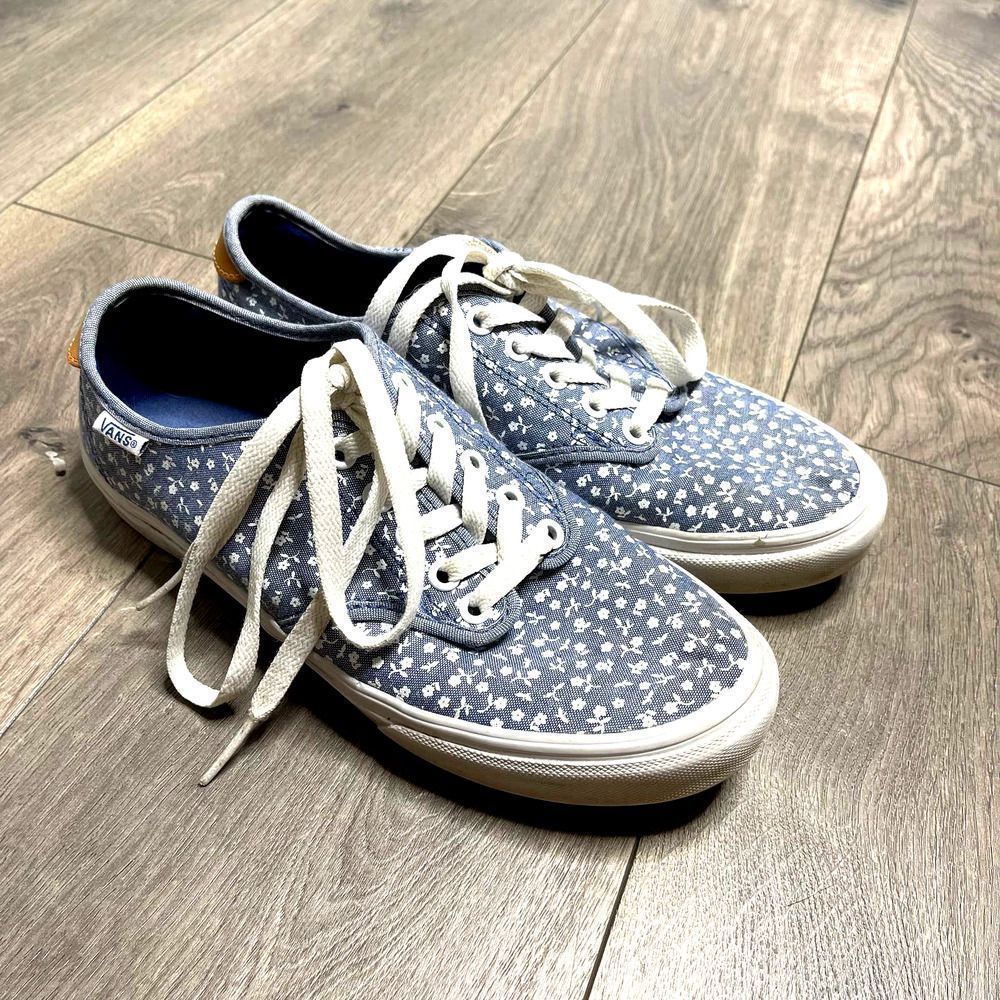 Vans Brand Women’s Blue Floral sz 8 Tennis Shoes Sneakers low rise Summer Spring